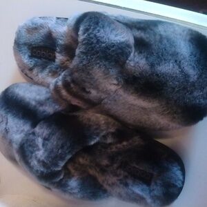 Furry ladies slipper clogs